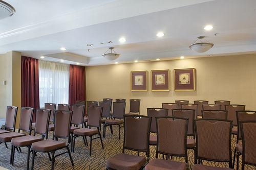 Hotel Country & By Radisson, Atlanta Airport North, Ga 3*
