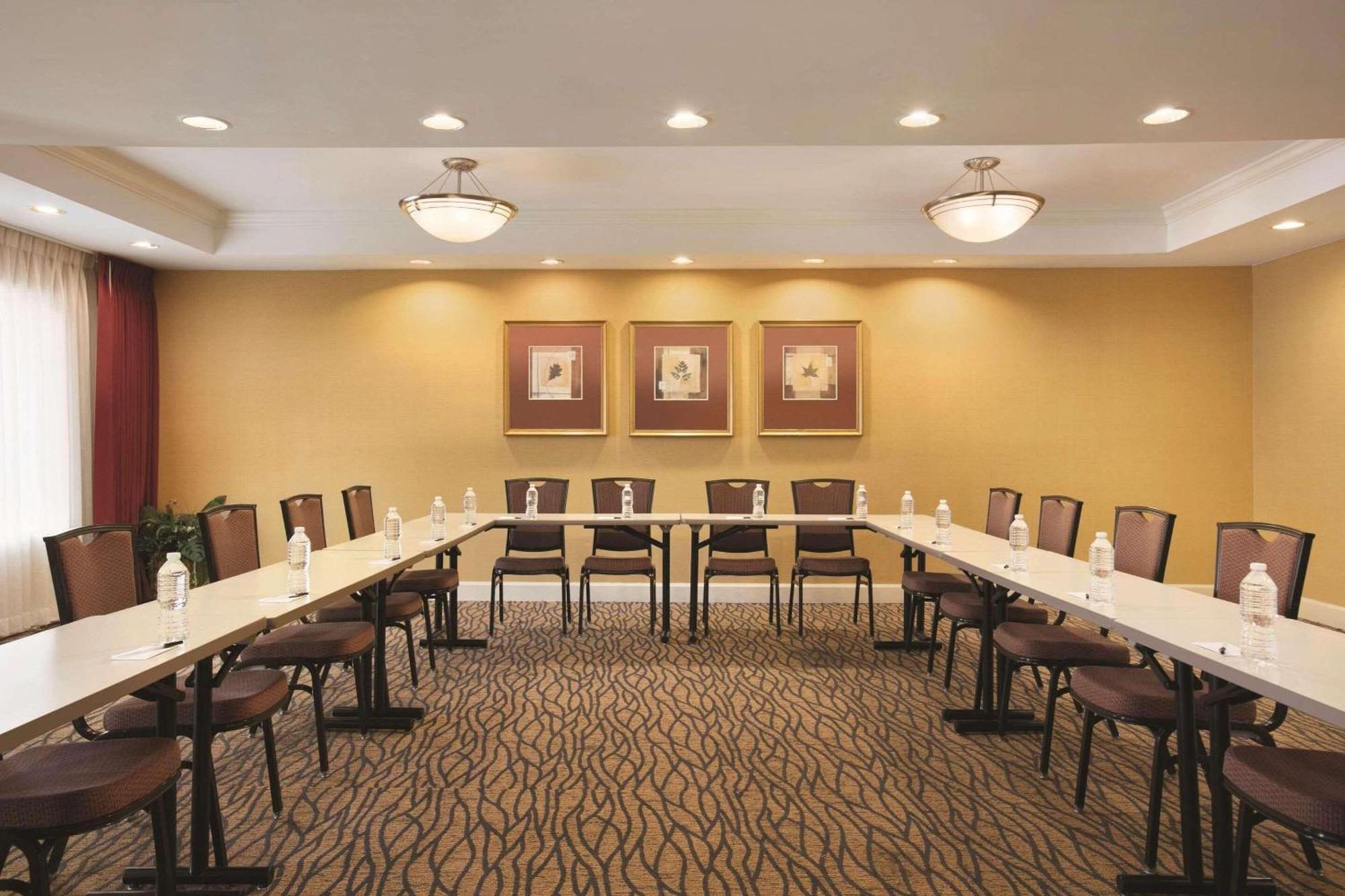 Country & By Radisson, Atlanta Airport North, Ga Hapeville