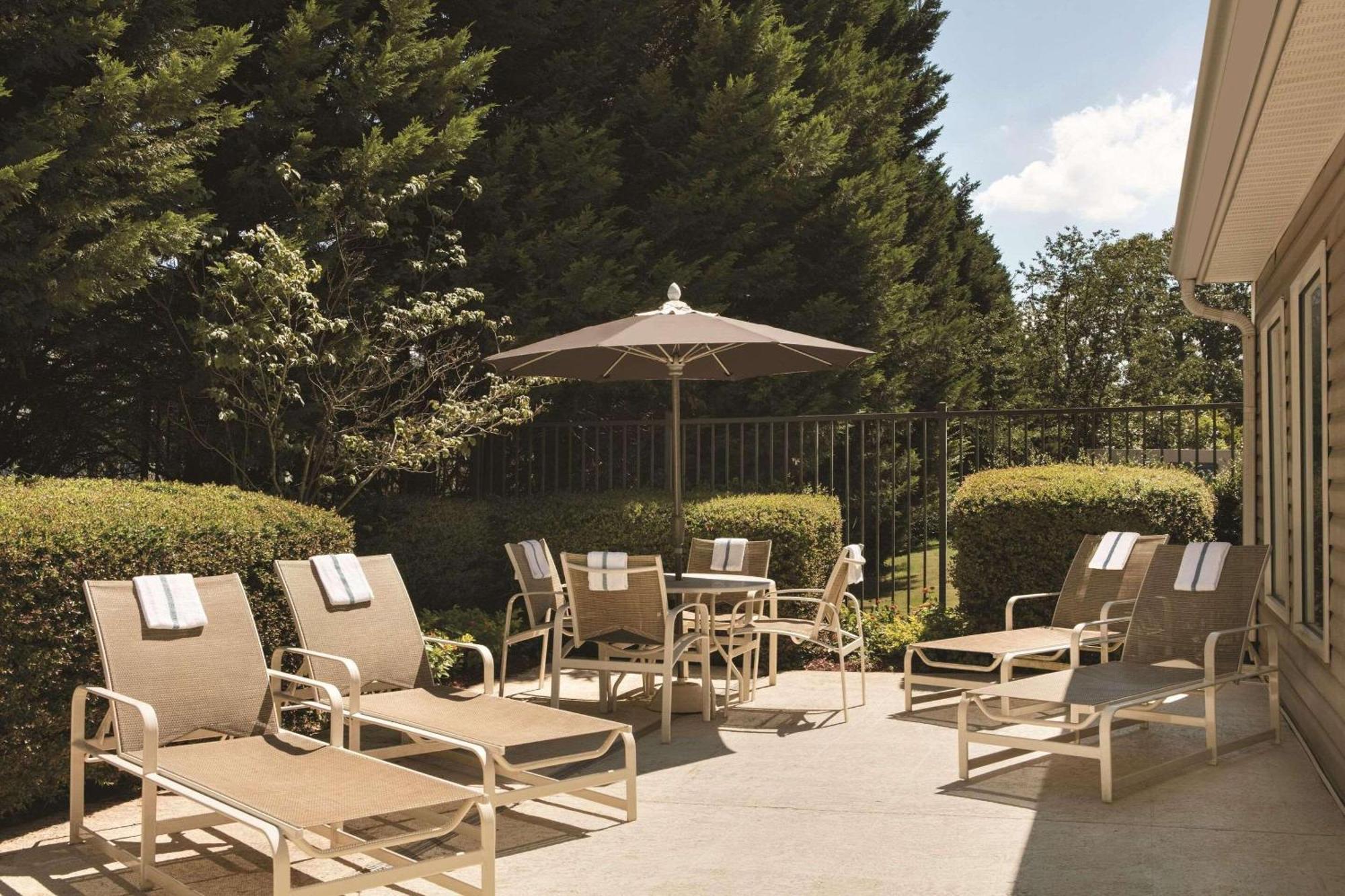 Country & By Radisson, Atlanta Airport North, Ga Hotel