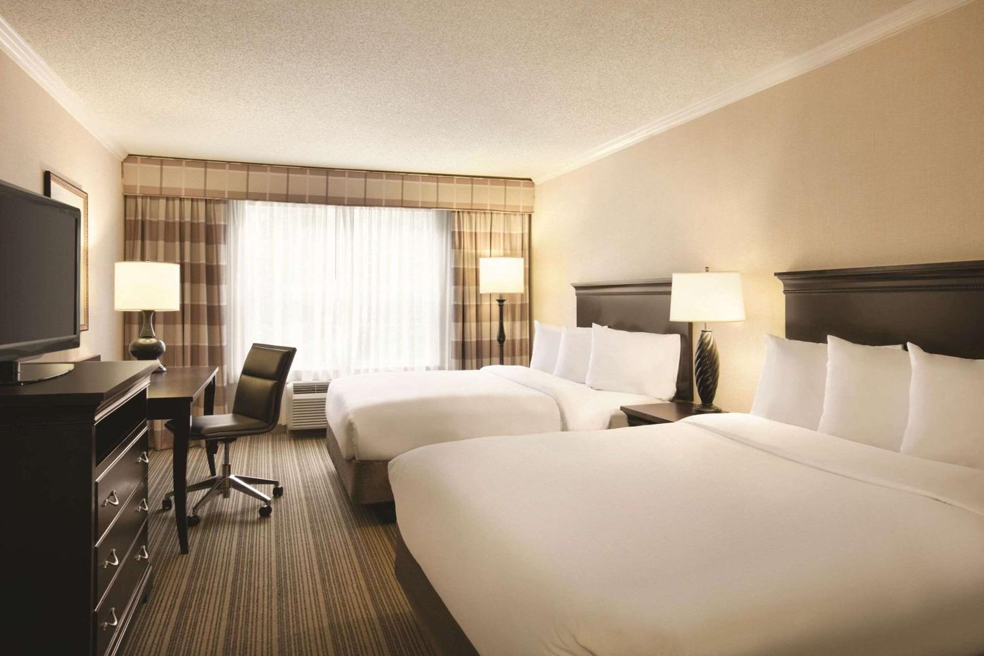Country & By Radisson, Atlanta Airport North, Ga Hotel Hapeville