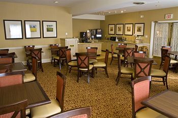 Country & By Radisson, Atlanta Airport North, Ga 3*