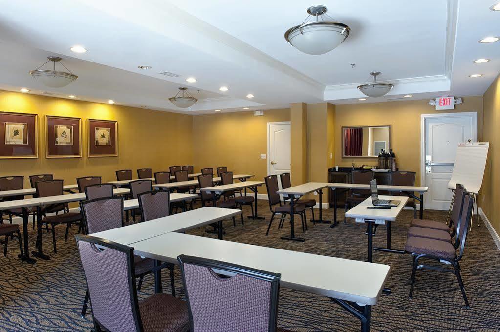 Hotel Country & By Radisson, Atlanta Airport North, Ga